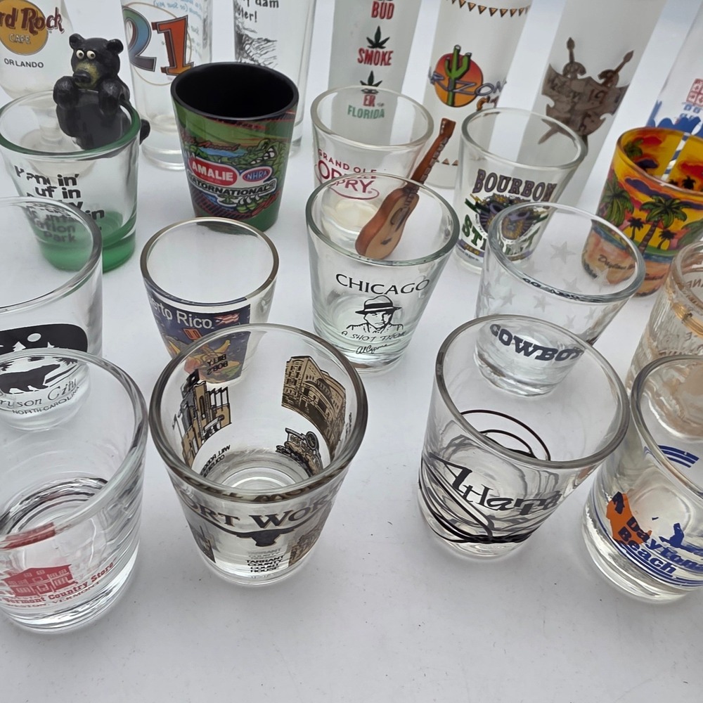 Lot of 25 Vintage Souvenir Shot Glasses Hard Rock Cafe Grand Ole Opry Travel H4 - Picture 14 of 16